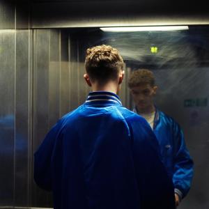 Dengarkan Invisible Man lagu dari Harry Gardner dengan lirik