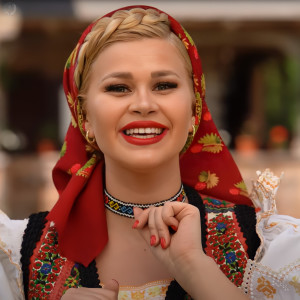 Listen to Fata Lu' tata song with lyrics from Oana Tomoiaga