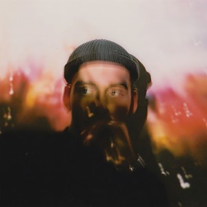 ดาวน์โหลดและฟังเพลง Feel Me (Single Version) พร้อมเนื้อเพลงจาก Aeris Roves