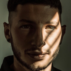 Listen to Invisible song with lyrics from Luca Fellaz