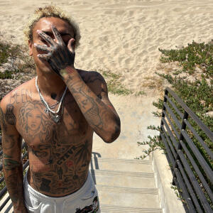 default playlist img