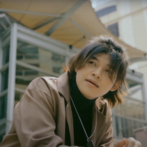 Dengarkan เมื่อผมคิดถึงคุณ lagu dari MagicBoy dengan lirik