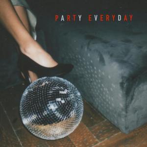 ดาวน์โหลดและฟังเพลง Party Everyday พร้อมเนื้อเพลงจาก Tansao