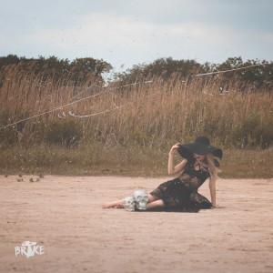 ดาวน์โหลดและฟังเพลง Halloween in Summertime พร้อมเนื้อเพลงจาก Brake