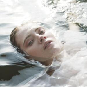 收聽Solena的Fight歌詞歌曲