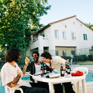 ดาวน์โหลดและฟังเพลง TIMEBOMB พร้อมเนื้อเพลงจาก Luke Wild