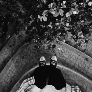 Dengarkan lagu nauseous nyanyian dustxye. dengan lirik