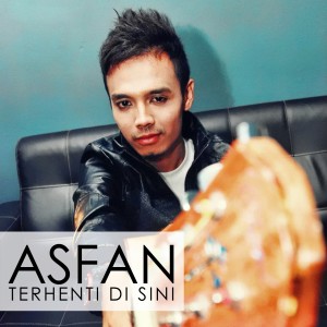 Dengarkan lagu Terhenti Di Sini nyanyian Asfan dengan lirik