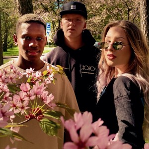 收聽Phondo的Kesää ootelles歌詞歌曲