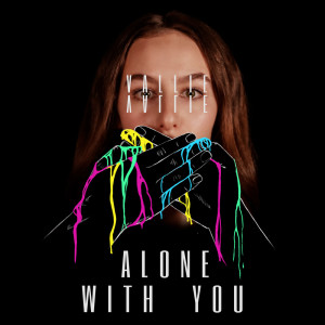 ดาวน์โหลดและฟังเพลง Alone With You พร้อมเนื้อเพลงจาก Vallie