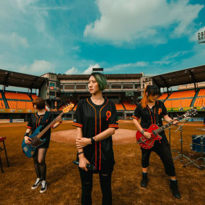 Dengarkan lagu Teary eyes (feat. Yvonne) nyanyian P!SCO dengan lirik