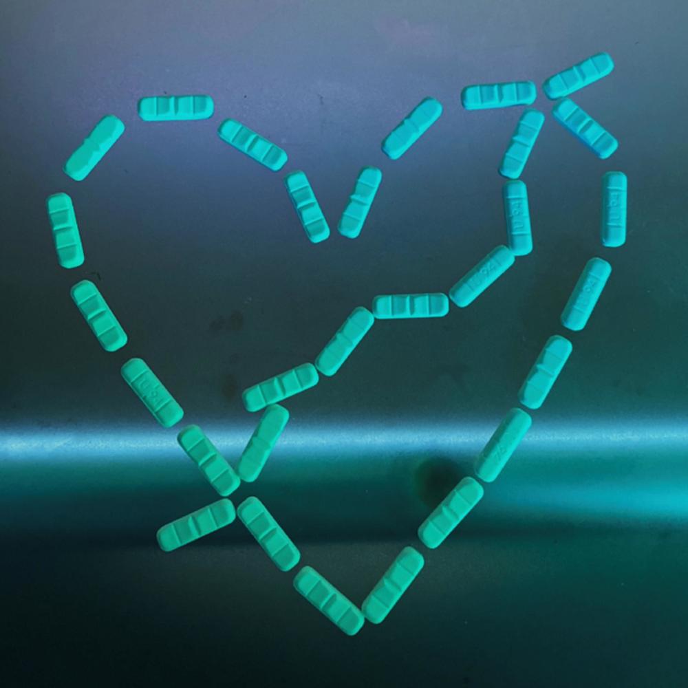 toxic love (feat. Vxlious) (Explicit)