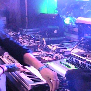 Pretty Girl的專輯Rely (Live Love Laugh Mix)