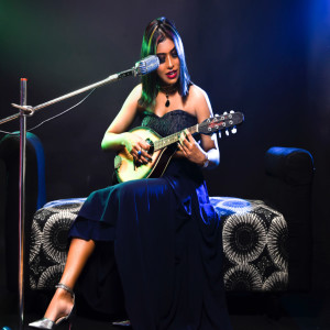 Dengarkan Hey Shona lagu dari Sagnika Saha dengan lirik