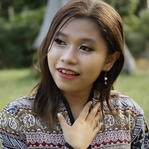 Dengarkan lagu Berugaq Elen nyanyian Afria dengan lirik