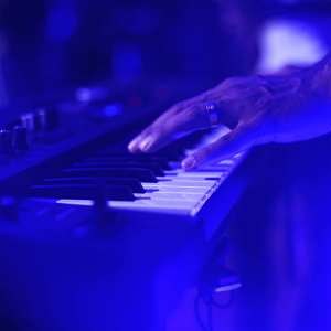 收聽陳從雨xiaoyu0的井岡山上 (伴奏)歌詞歌曲