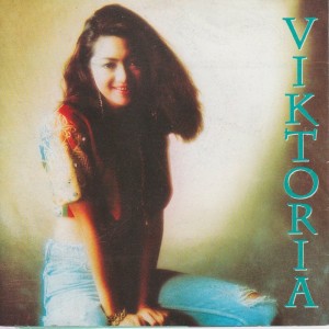 Listen to Dance With Me (Tayo'y Magsayaw) song with lyrics from Viktoria (Danish)
