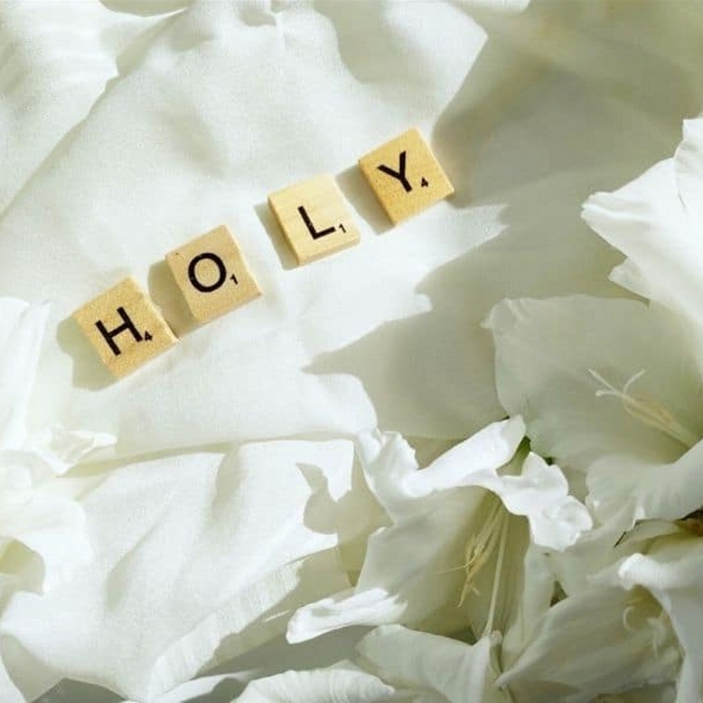 Holy (feat. Kaikai)