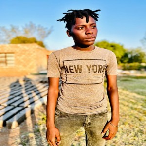 Dengarkan Lost Peace lagu dari ElloPrince dengan lirik