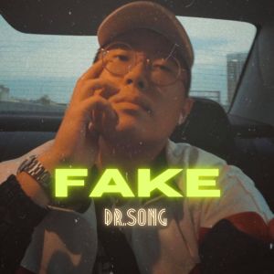 Dengarkan lagu FAKE (Explicit) nyanyian Dr.song达特松 dengan lirik