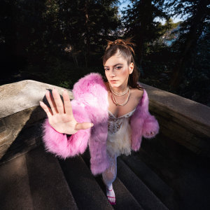 Listen to Tek Başıma song with lyrics from Elif Kozan