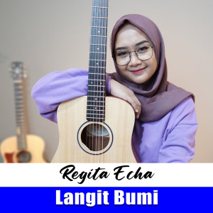 ดาวน์โหลดและฟังเพลง Langit Bumi พร้อมเนื้อเพลงจาก Regita Echa