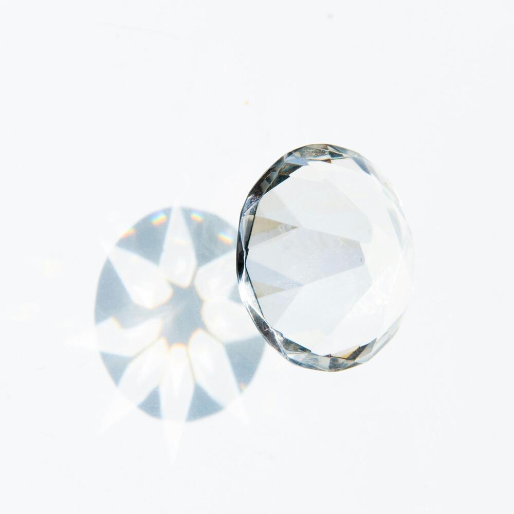 DIAMOND (feat. TVGUCCI) (Explicit)