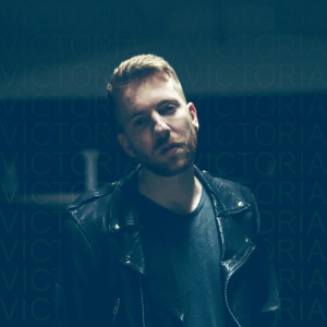 Album Victoria oleh Mike Dignam