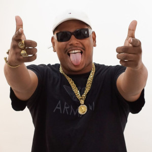 ดาวน์โหลดและฟังเพลง PAPOCO DE 40TÃO , EU TRABALHO PRO COROA (Explicit) พร้อมเนื้อเพลงจาก DJ DIEGO O ÚNICO