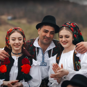 Listen to Tat Vrea Tata Sa Ma-Nsor song with lyrics from Deti Iuga