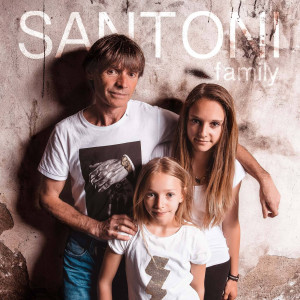 收听Santoni Family的Proud Mary歌词歌曲