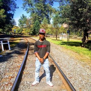 Dengarkan Low Battery lagu dari Baby T dengan lirik