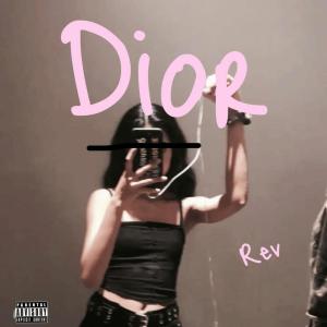Dengarkan lagu DIOR (Explicit) nyanyian REV dengan lirik