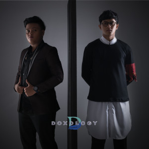 Dengarkan Tapi Dia lagu dari The Doxology dengan lirik