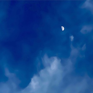 Listen to 옥상에 앉아 song with lyrics from Lee Juwon