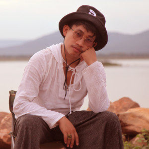Listen to อภัยให้ฉันนะ song with lyrics from เอก เอกาเกียรติ