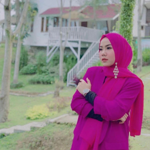 Dengarkan lagu Luko Baukia Jo Sambilu nyanyian Rayola dengan lirik