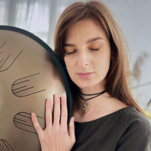 Listen to Колискова song with lyrics from Lana Rednich