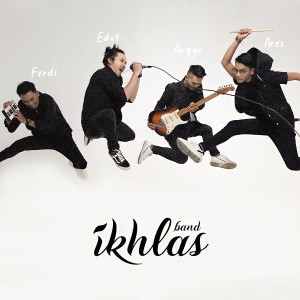 Album Tuhan Ku Merindukan Dia from IKHLAS Band