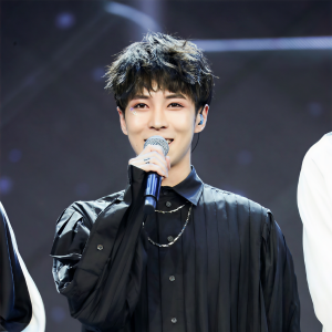 杨非同 ดาวน์โหลดและฟังเพลงฮิตจาก 杨非同