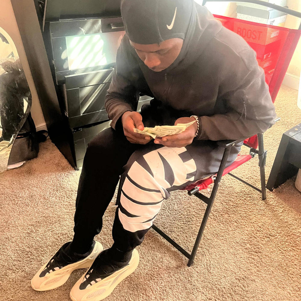 Last Diss (feat. DonServinn) (Explicit)