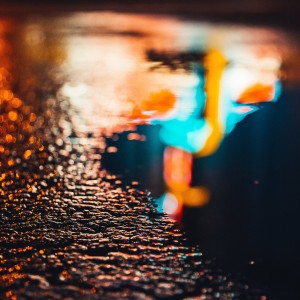 Listen to 把浪漫结束在雨夜 song with lyrics from Rays陈袁