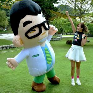 ดาวน์โหลดและฟังเพลง Healthy Feet (Myortho Theme Song) พร้อมเนื้อเพลงจาก YinYin