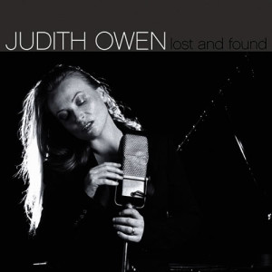 ดาวน์โหลดและฟังเพลง Famous Friends พร้อมเนื้อเพลงจาก Judith Owen