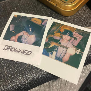 收聽Lee Jones的Drowned (Demo)歌詞歌曲