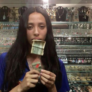 ดาวน์โหลดและฟังเพลง Blunts พร้อมเนื้อเพลงจาก ASTROGEARS