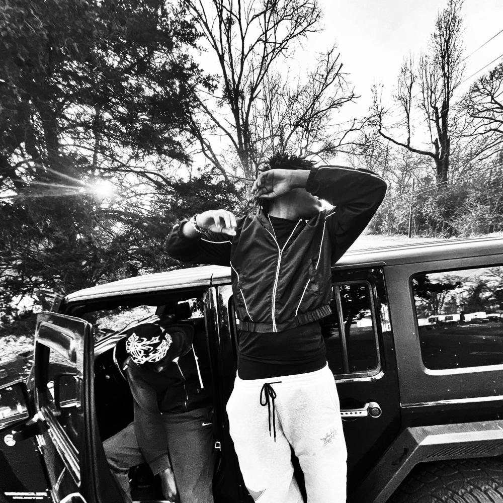 Weekend (feat. Chxppapain) (Explicit)