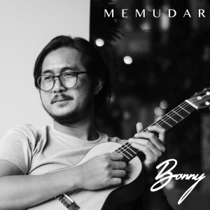 Dengarkan Memudar lagu dari Bony Akbar dengan lirik