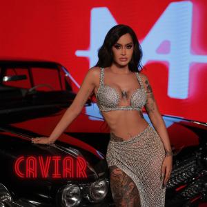 ดาวน์โหลดและฟังเพลง Caviar (Explicit) พร้อมเนื้อเพลงจาก Dafina Zeqiri