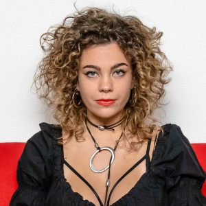 Listen to Mi giudicano song with lyrics from Carlotta